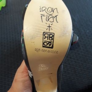 Iron fist skull shoes